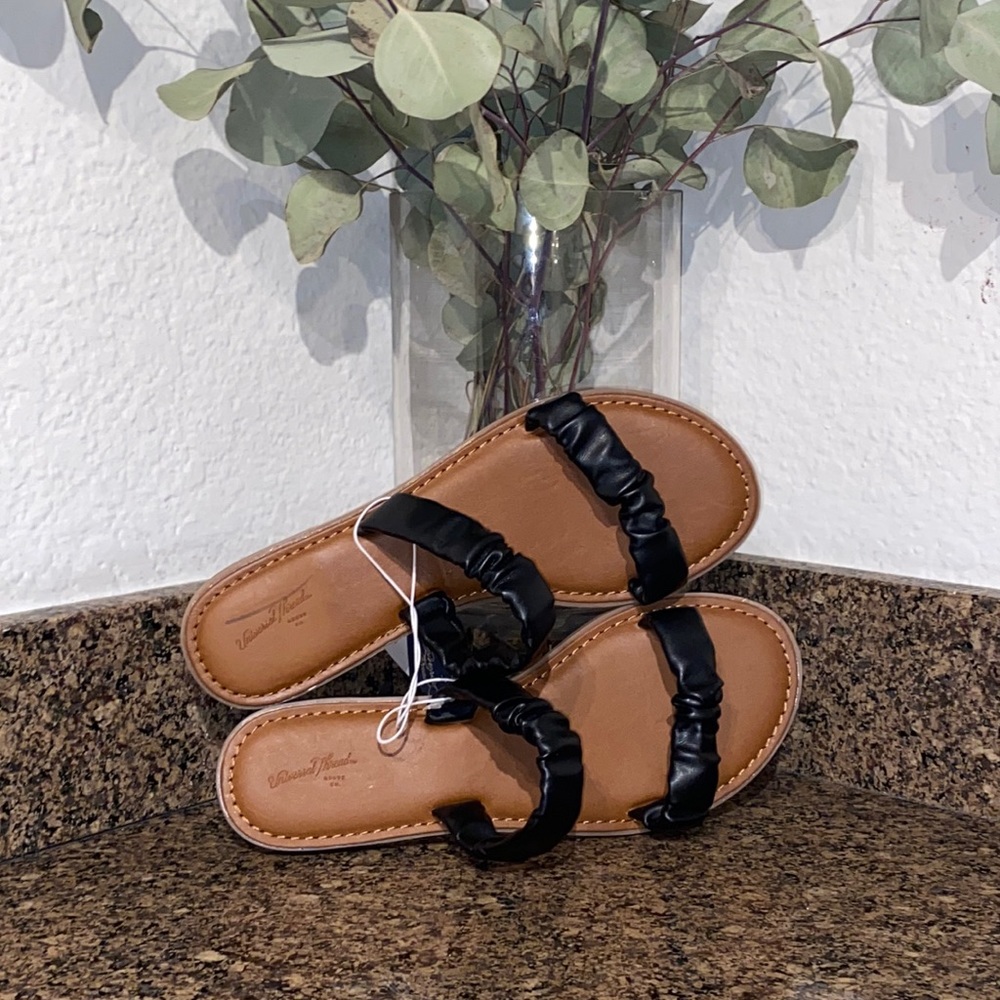 Universal Thread band scrunched women’s Sandals